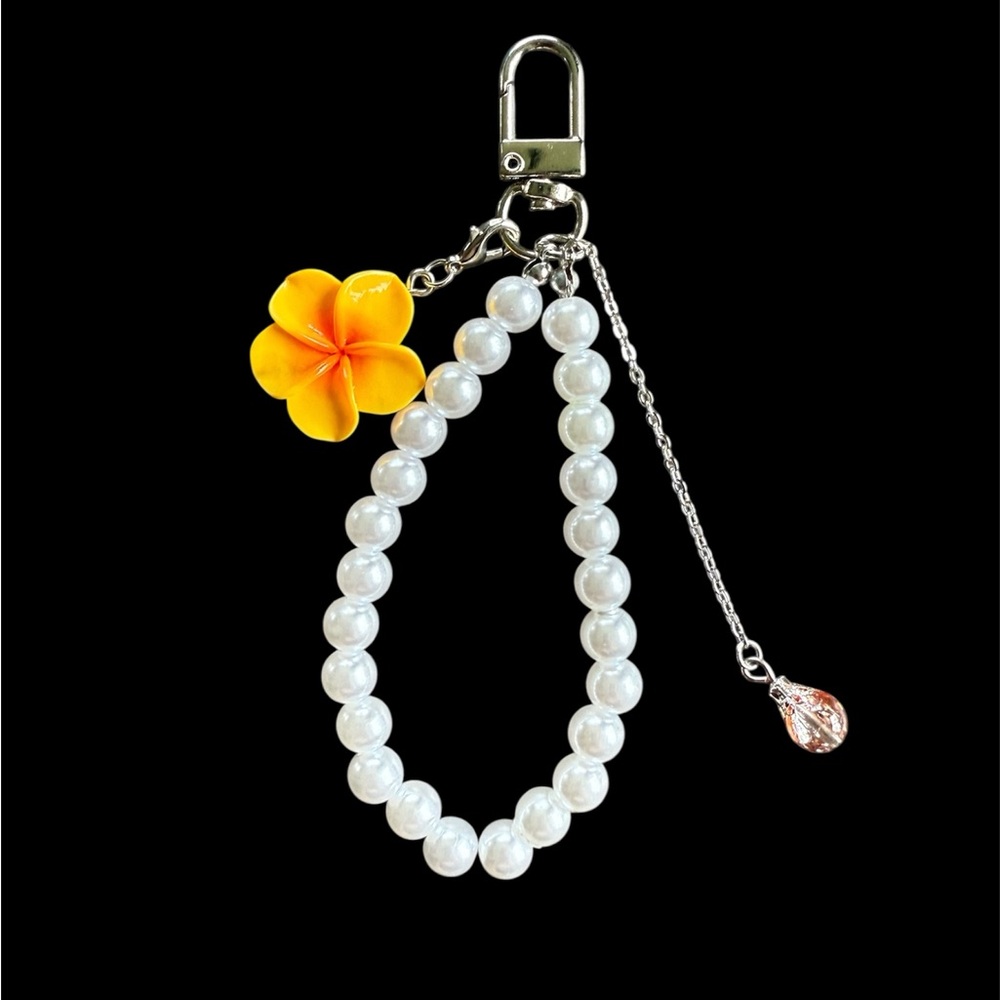 Chic Pearl Keychain with Yellow Flower Accent